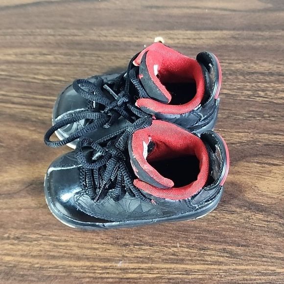 Kids 9 Jordan Dub Zero Mid Athletic Shoes Black Red Size 4.5 C - Picture 2 of 11